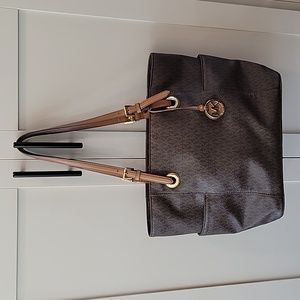Michael Kors Signature Jet Set Tote Purse